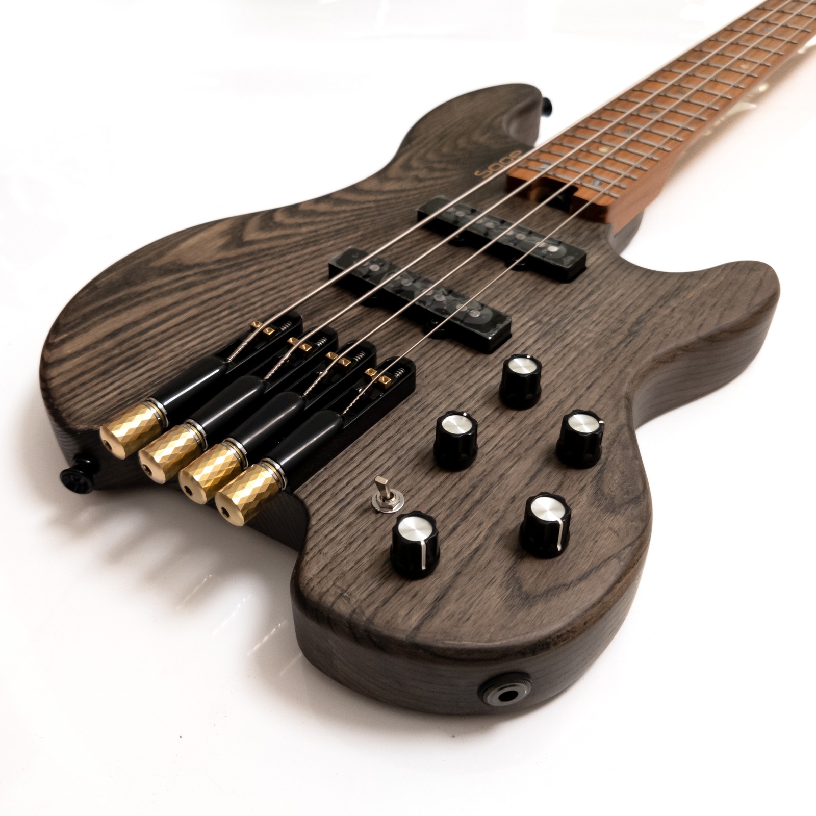 Bass Guitar Fretless - Бесголовая 4-струнная бас-гитара с корпусом из