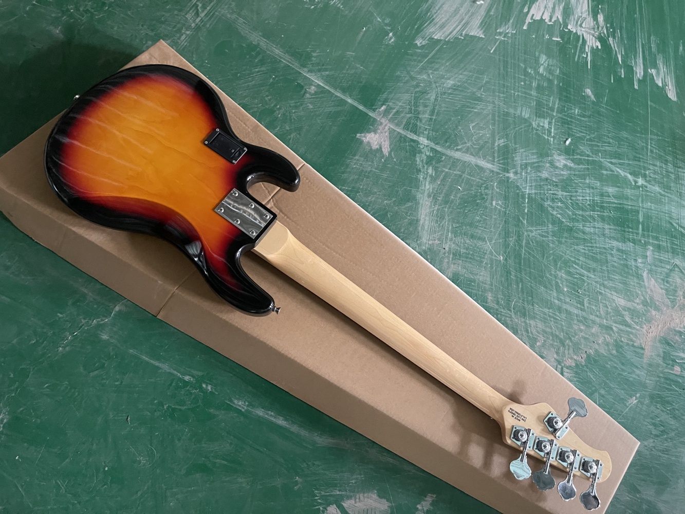 5-струнная бас-гитара Sunset,  – обзор и цена Bass Guitar Fretless